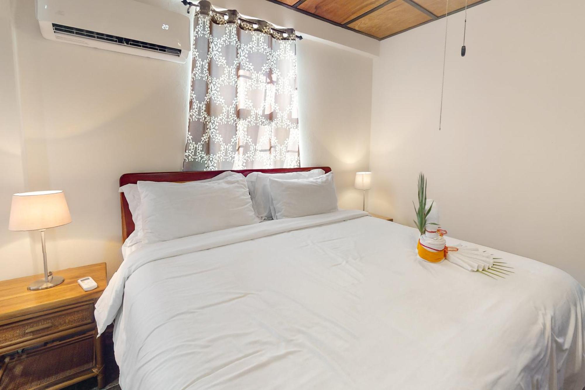 Hummingbird Home Suites San Pedro  Room photo