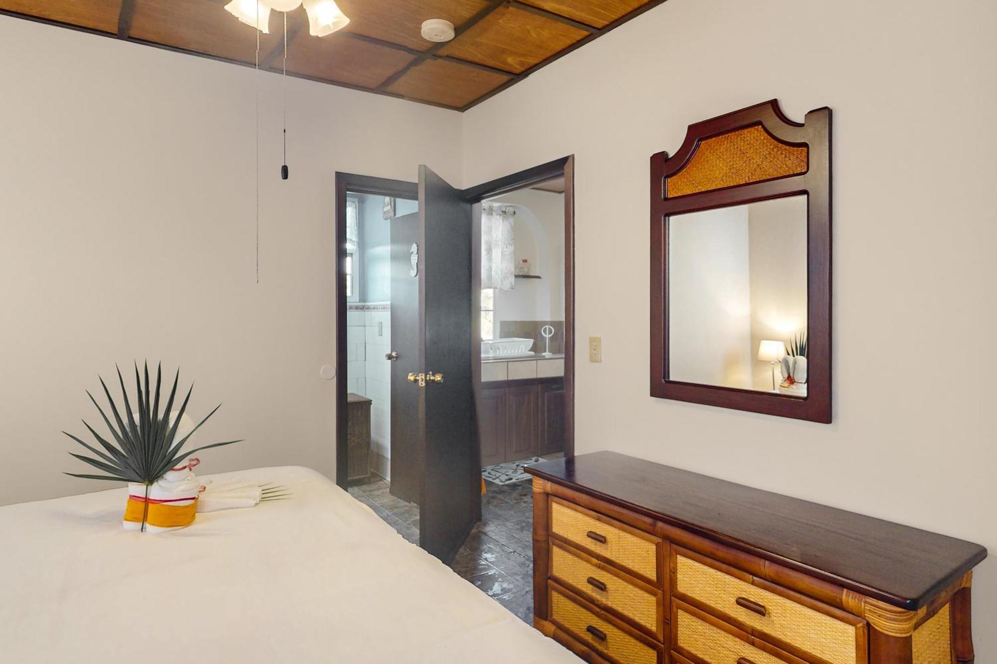 Hummingbird Home Suites San Pedro  Room photo