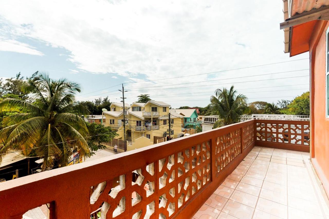 Hummingbird Home Suites San Pedro  Exterior photo